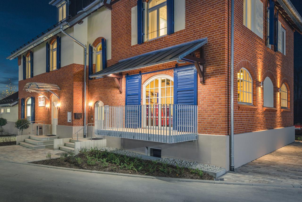 Bahnlounge 1907 Bed & Breakfast Neuenstadt am Kocher Exterior photo